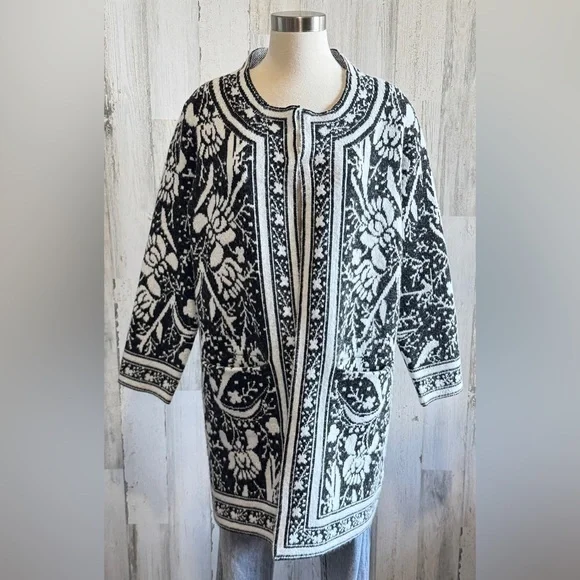 NWTs Elegant Black and White Floral Cardigan Size Medium - Picture 9 of 9